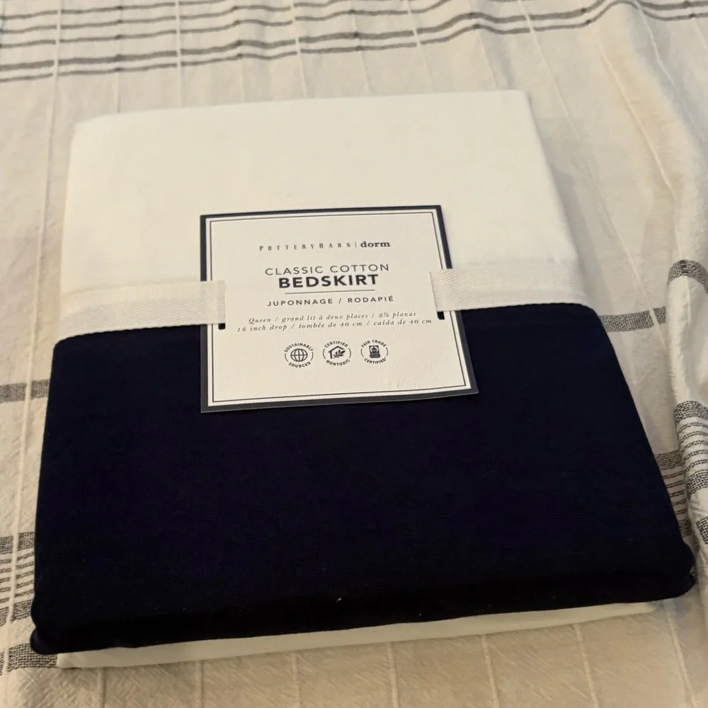Pottery Barn Dorm Classic Cotton Bed Skirt, Queen White And Navy Blue